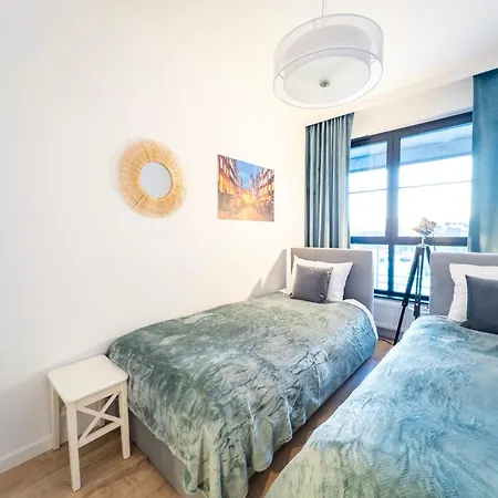 Z Dwiema Sypialniami + Parking Apartment